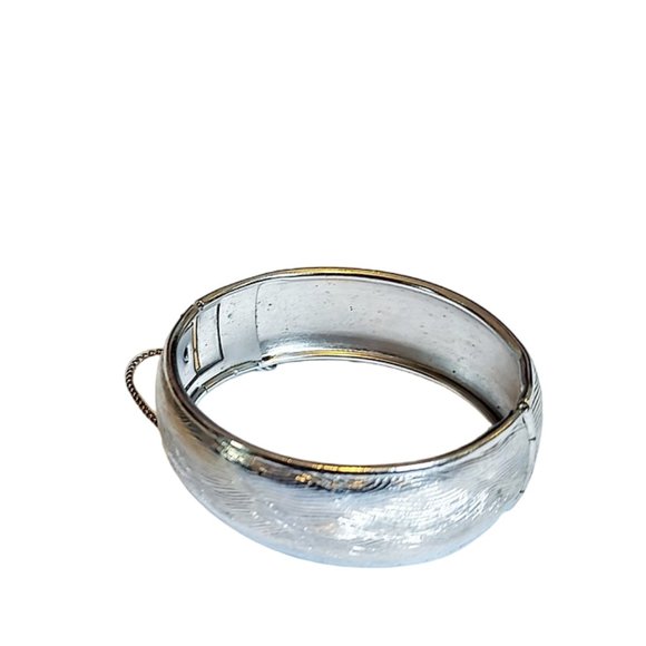 1960s True Vintage Wide Textured Silver Tone Metal Bangle Bracelet By Coro - Picture 2 of 7